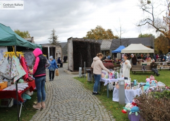 Jesienne_spotkanie_przy_tężni_jarmark