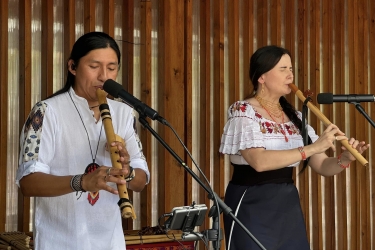 Koncert przy tężni Jorge Sangre Ancestral z Ekwadoru w duecie z Małgorzatą czyli Yawarpuma 11.08.2024r.