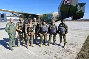 Skoki spadochronowe - 85.Rocznica Pierwszego Zrzutu Cichociemnych. 